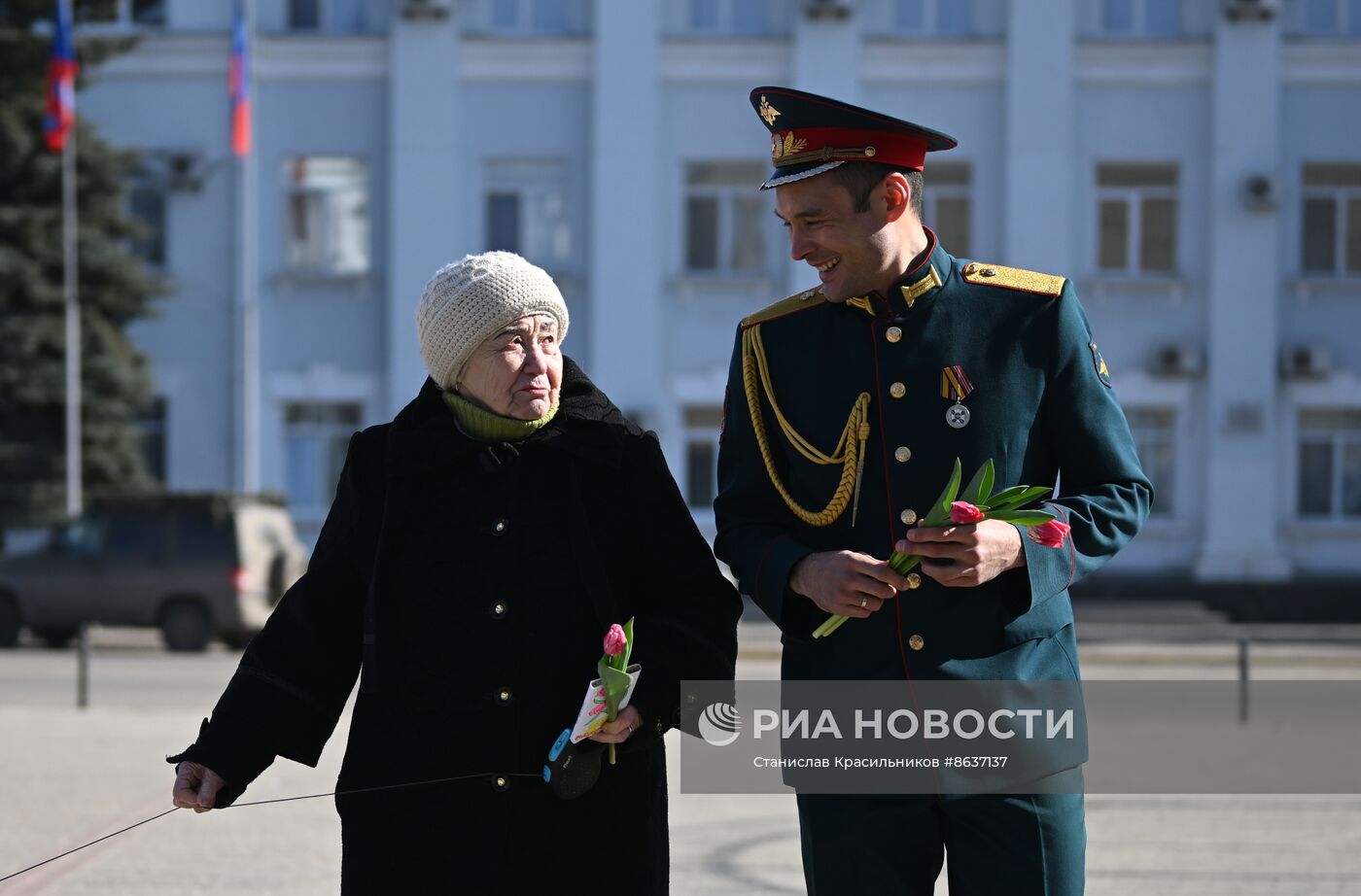 Артисты ансамбля песни и пляски ЦВО поздравили женщин с 8 Марта в зоне СВО