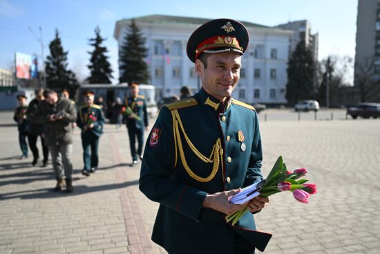 Артисты ансамбля песни и пляски ЦВО поздравили женщин с 8 Марта в зоне СВО