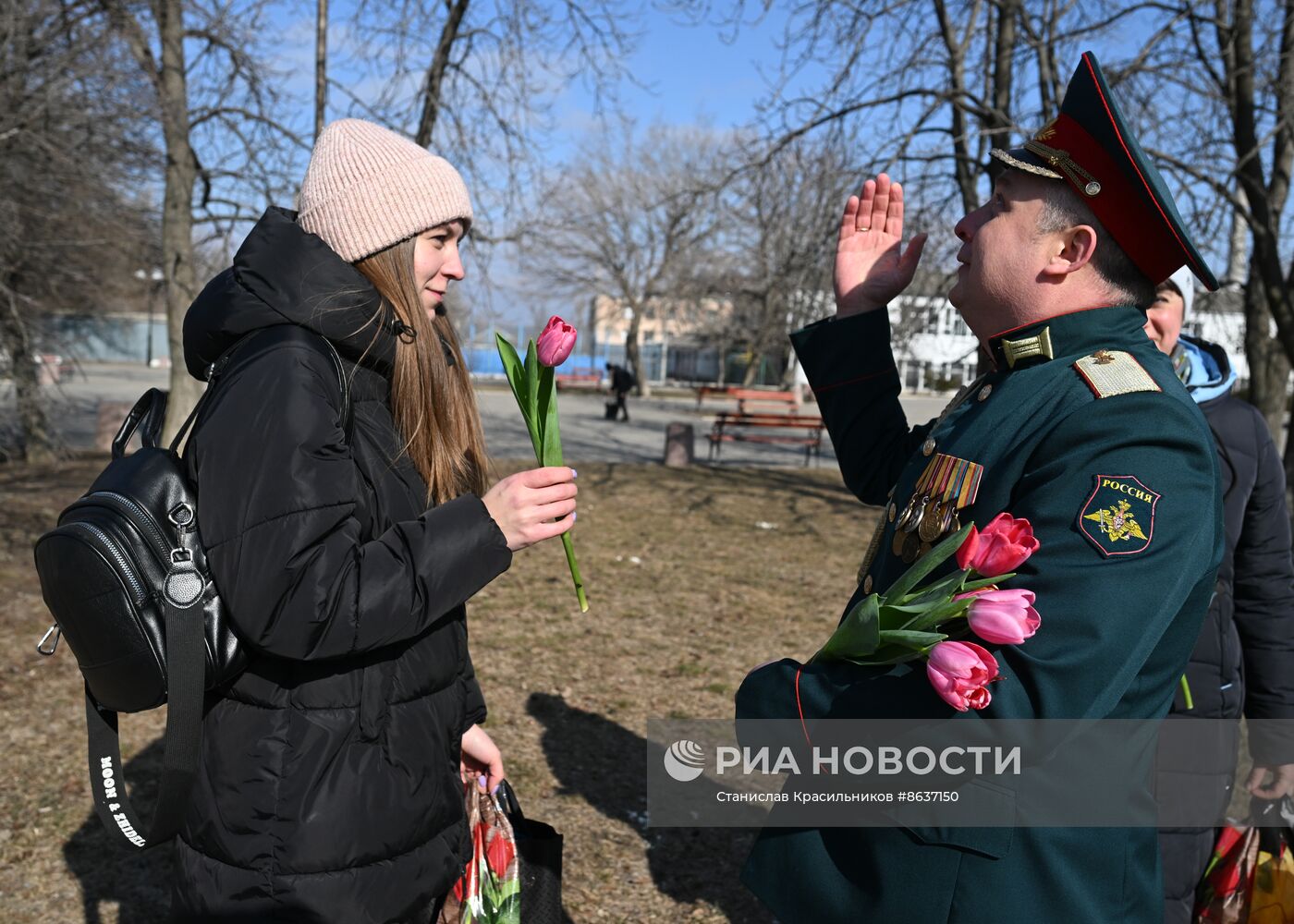 Артисты ансамбля песни и пляски ЦВО поздравили женщин с 8 Марта в зоне СВО