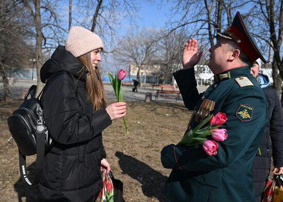 Артисты ансамбля песни и пляски ЦВО поздравили женщин с 8 Марта в зоне СВО