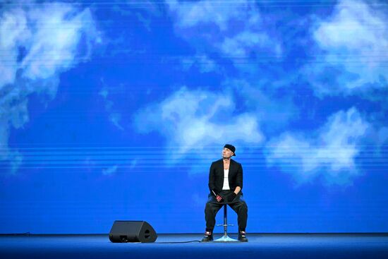 Международная выставка-форум "Россия"
Премьера документального фильма "Роман Костомаров: Рожденный дважды", павильон №75
Роман Костомаров, олимпийский чемпион по фигурному катанию, двукратный чемпион мира, трехкратный чемпион Европы Место: Россия, Москва. Автор: Григорий Сысоев/РИА Новости. Выставка "Россия". Премьера документального фильма "Роман Костомаров: Рожденный дважды"