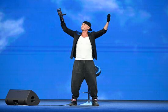 Международная выставка-форум "Россия"
Премьера документального фильма "Роман Костомаров: Рожденный дважды", павильон №75
Роман Костомаров, олимпийский чемпион по фигурному катанию, двукратный чемпион мира, трехкратный чемпион Европы Место: Россия, Москва. Автор: Григорий Сысоев/РИА Новости. Выставка "Россия". Премьера документального фильма "Роман Костомаров: Рожденный дважды"