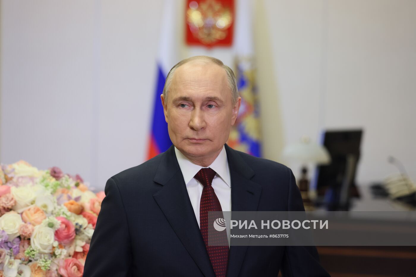 Президент РФ В. Путин поздравил женщин России с Международным женским днем