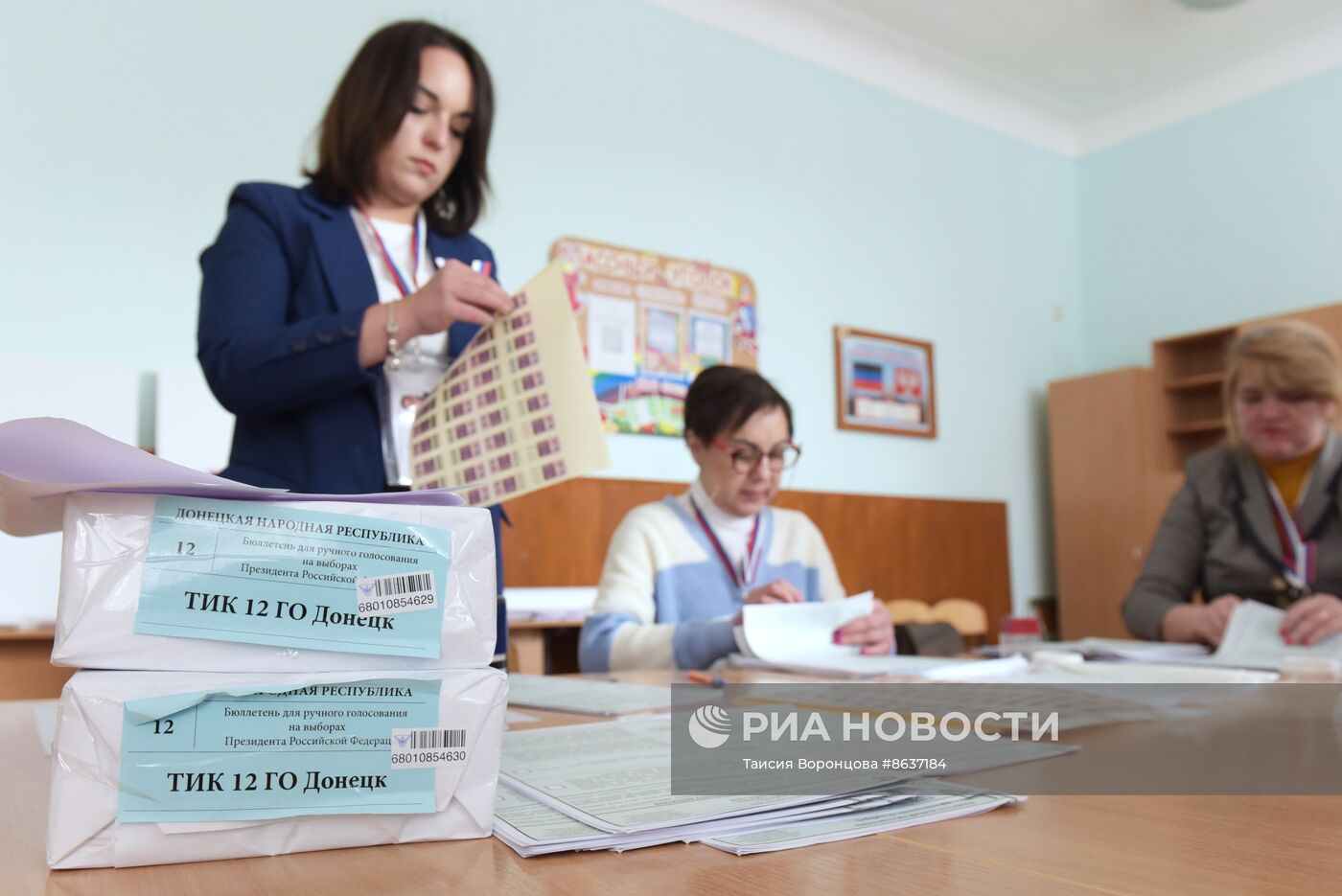Передача бюллетеней для голосования на выборах президента РФ в участковые избиркомы ДНР