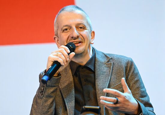 Выставка "Россия". Открывающая дискуссия "Литература настоящего"