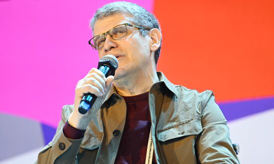 Выставка "Россия". Открывающая дискуссия "Литература настоящего"