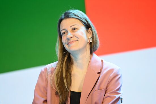 Выставка "Россия". Открывающая дискуссия "Литература настоящего"