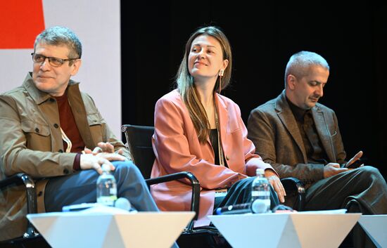 Выставка "Россия". Открывающая дискуссия "Литература настоящего"