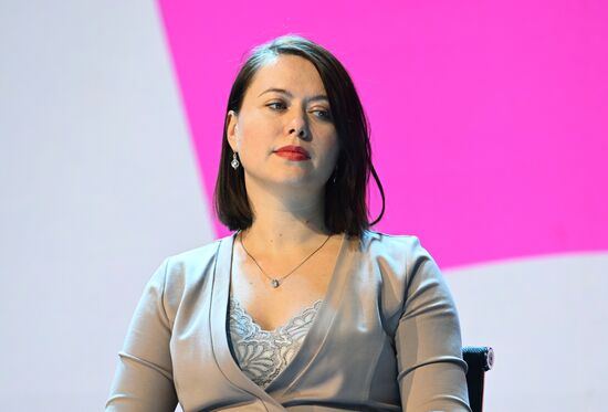 Выставка "Россия". Открывающая дискуссия "Литература настоящего"