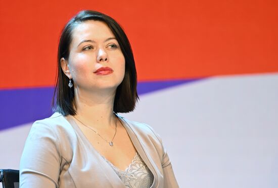 Выставка "Россия". Открывающая дискуссия "Литература настоящего"