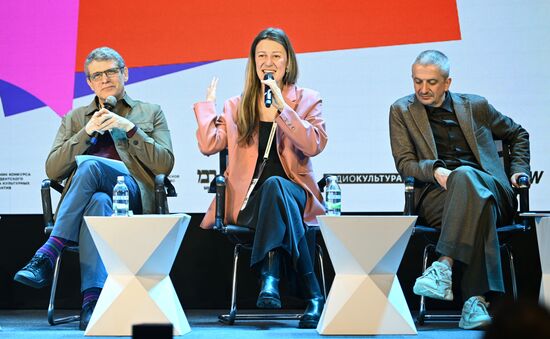 Выставка "Россия". Открывающая дискуссия "Литература настоящего"