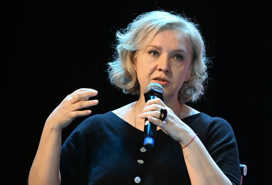 Выставка "Россия". Открывающая дискуссия "Литература настоящего"