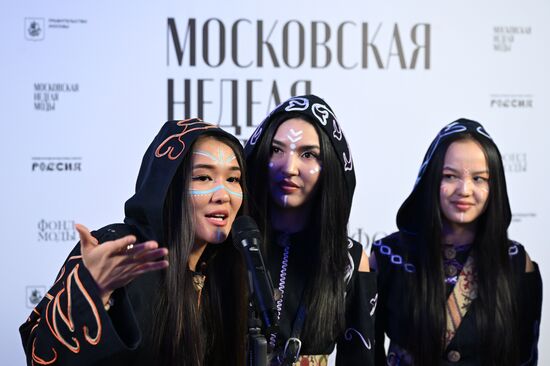 Выставка "Россия". Гала-показ российских школ моды по случаю закрытия Московской недели моды