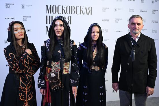 Выставка "Россия". Гала-показ российских школ моды по случаю закрытия Московской недели моды