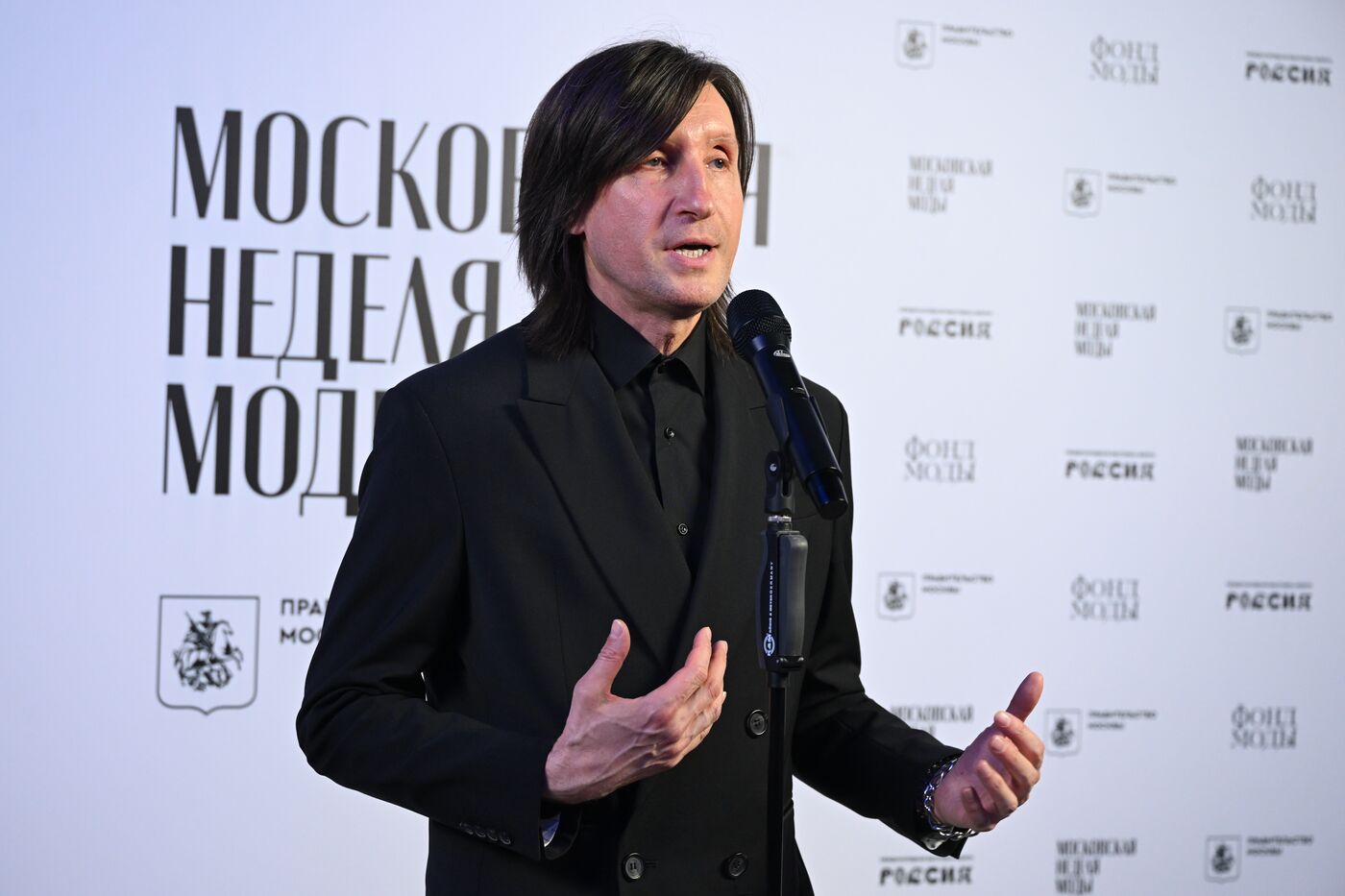 Выставка "Россия". Гала-показ российских школ моды по случаю закрытия Московской недели моды