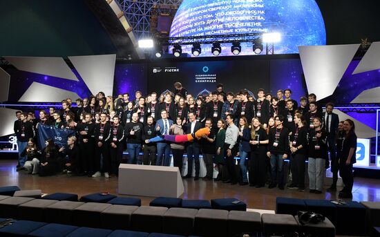 Международная выставка-форум "Россия"
Награждение призеров и победителей Национальной технологической олимпиады для школьников по космическим профилям, павильон №34 "Российский космос: создавая будущее" Место: Россия, Москва. Автор: Михаил Воскресенский/РИА Новости. Выставка "Россия". Награждение призеров и победителей Национальной технологической олимпиады для школьников по космическим профилям