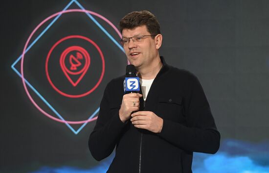 Международная выставка-форум "Россия"
Награждение призеров и победителей Национальной технологической олимпиады для школьников по космическим профилям, павильон №34 "Российский космос: создавая будущее"
Денис Кравченко, первый заместитель председателя комитета Государственной Думы РФ по экономической политике Место: Россия, Москва. Автор: Михаил Воскресенский/РИА Новости. Выставка "Россия". Награждение призеров и победителей Национальной технологической олимпиады для школьников по космическим профилям