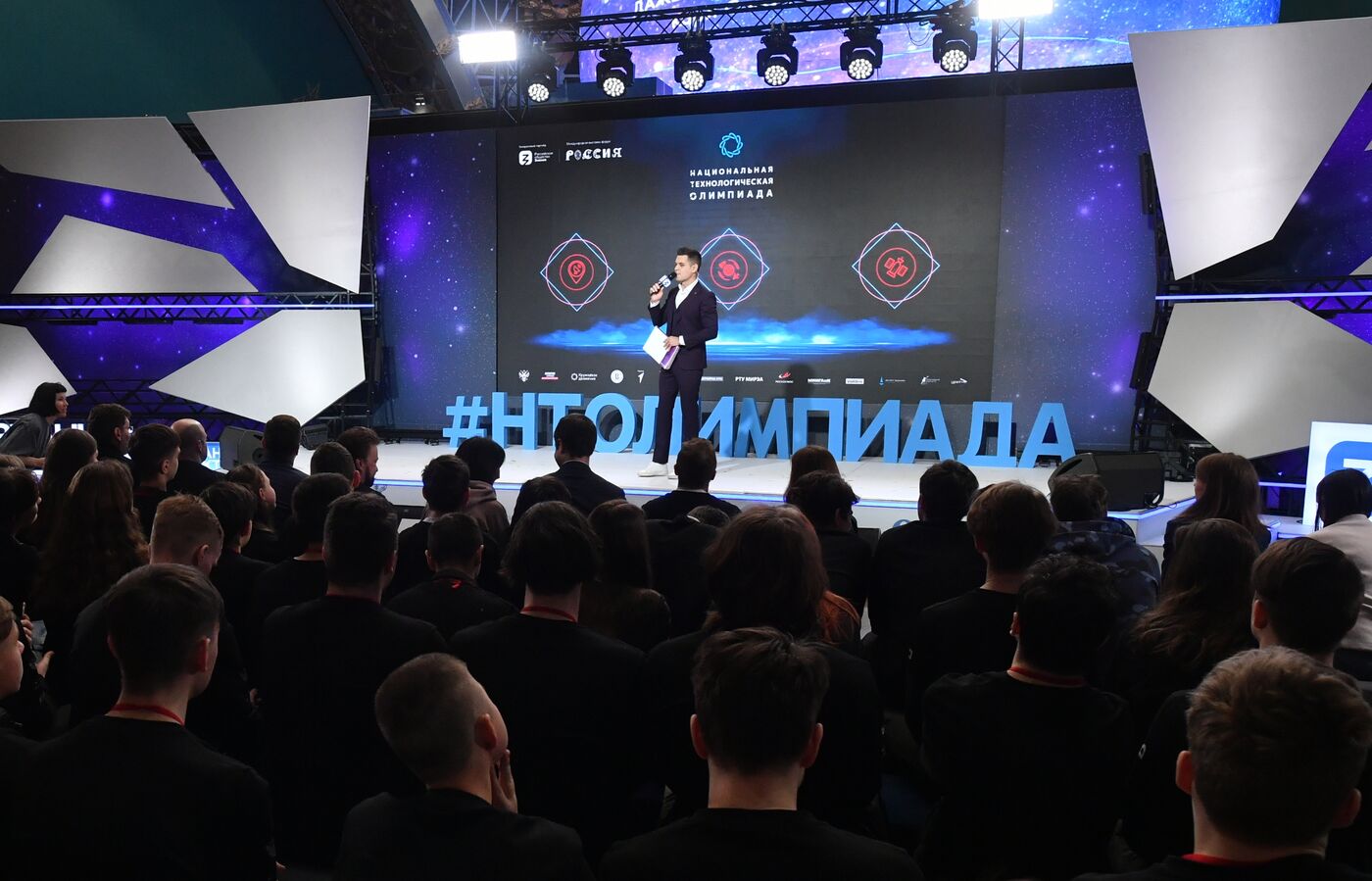 Выставка "Россия". Награждение призеров и победителей Национальной технологической олимпиады для школьников по космическим профилям
