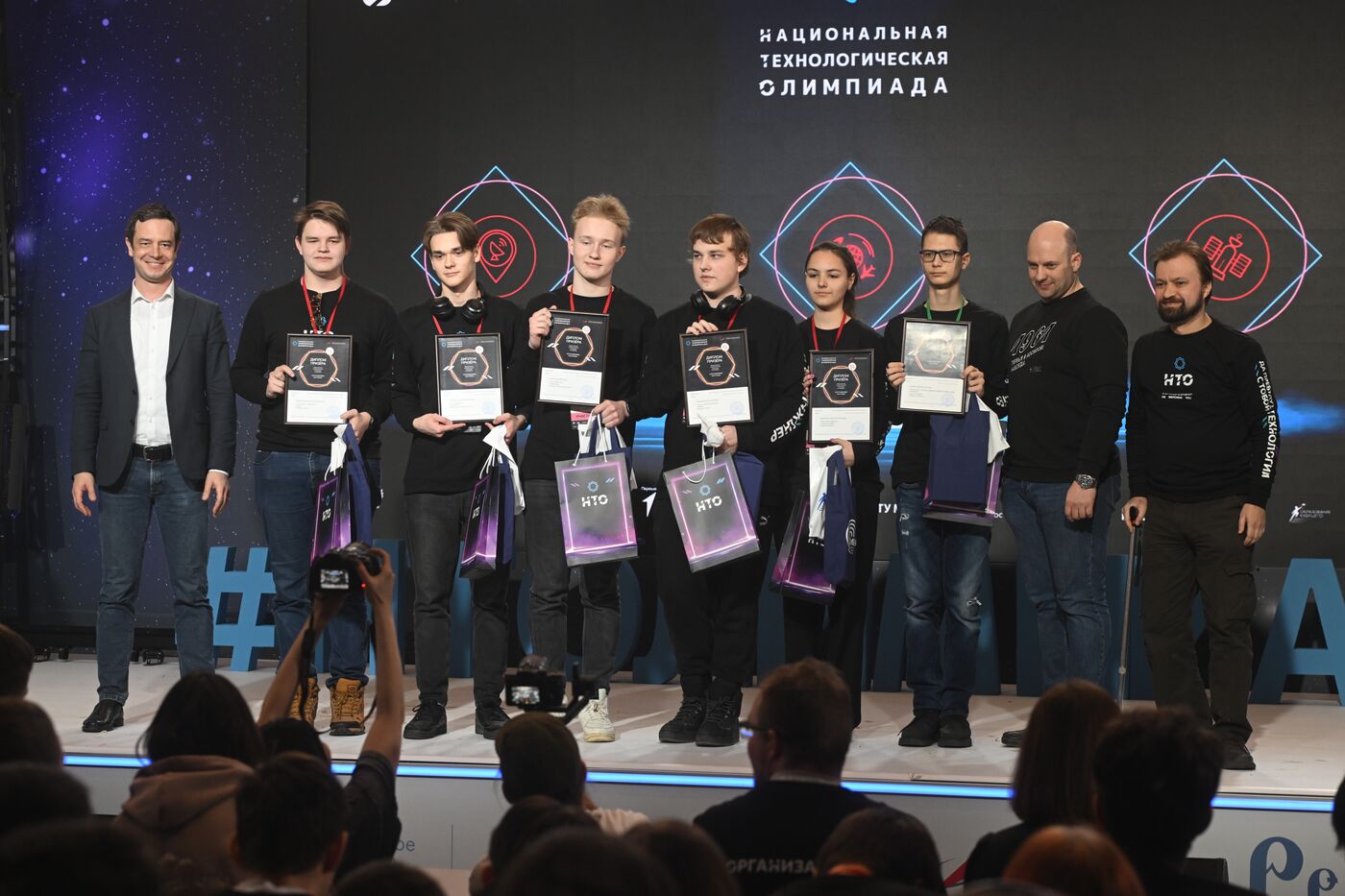 Выставка "Россия". Награждение призеров и победителей Национальной технологической олимпиады для школьников по космическим профилям