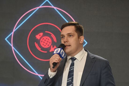 Международная выставка-форум "Россия"
Награждение призеров и победителей Национальной технологической олимпиады для школьников по космическим профилям, павильон №34 "Российский космос: создавая будущее" Место: Россия, Москва. Автор: Михаил Воскресенский/РИА Новости. Выставка "Россия". Награждение призеров и победителей Национальной технологической олимпиады для школьников по космическим профилям