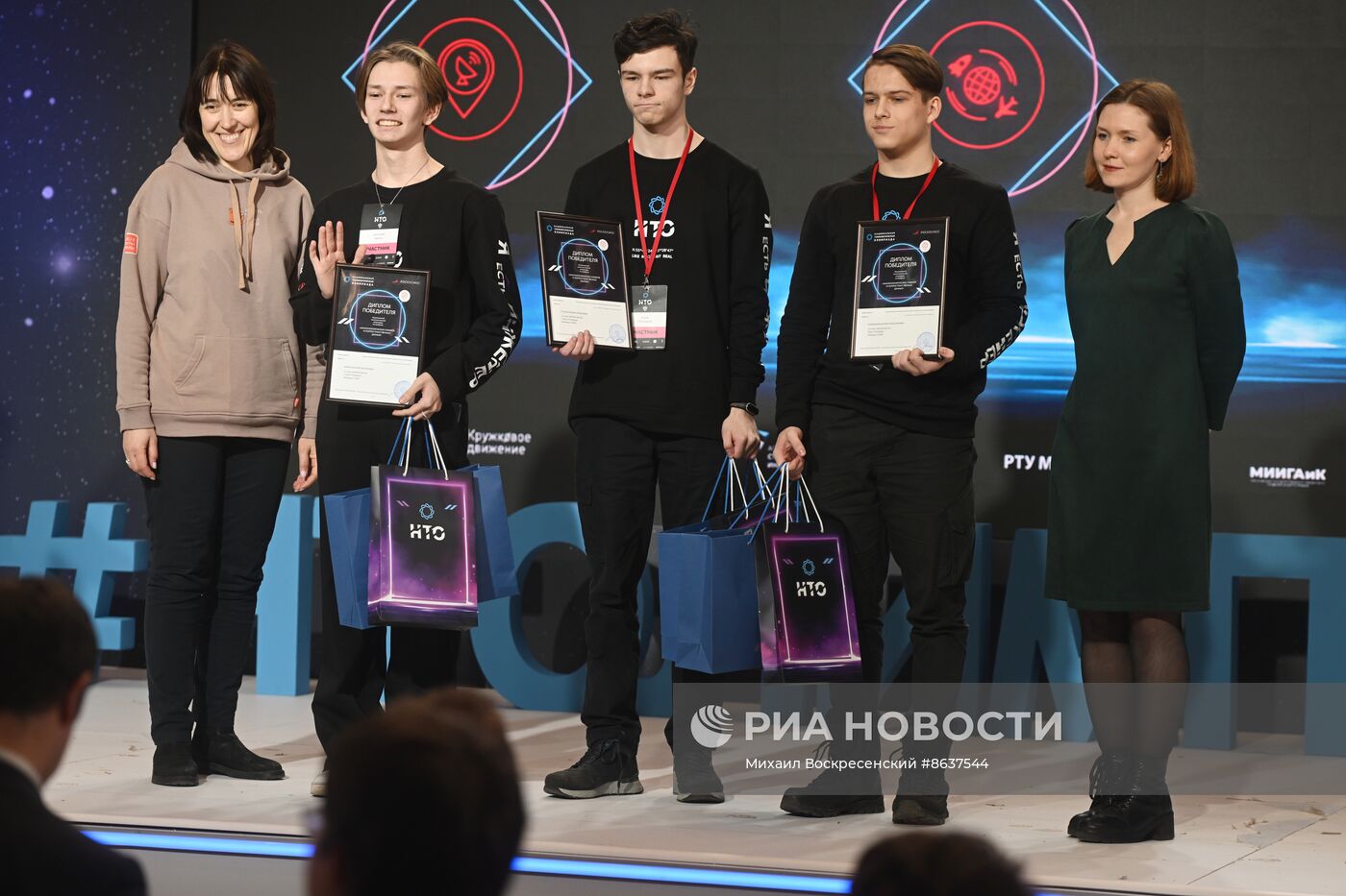 Выставка "Россия". Награждение призеров и победителей Национальной технологической олимпиады для школьников по космическим профилям