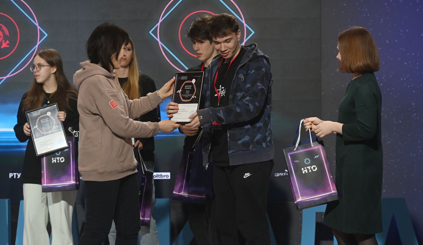 Выставка "Россия". Награждение призеров и победителей Национальной технологической олимпиады для школьников по космическим профилям