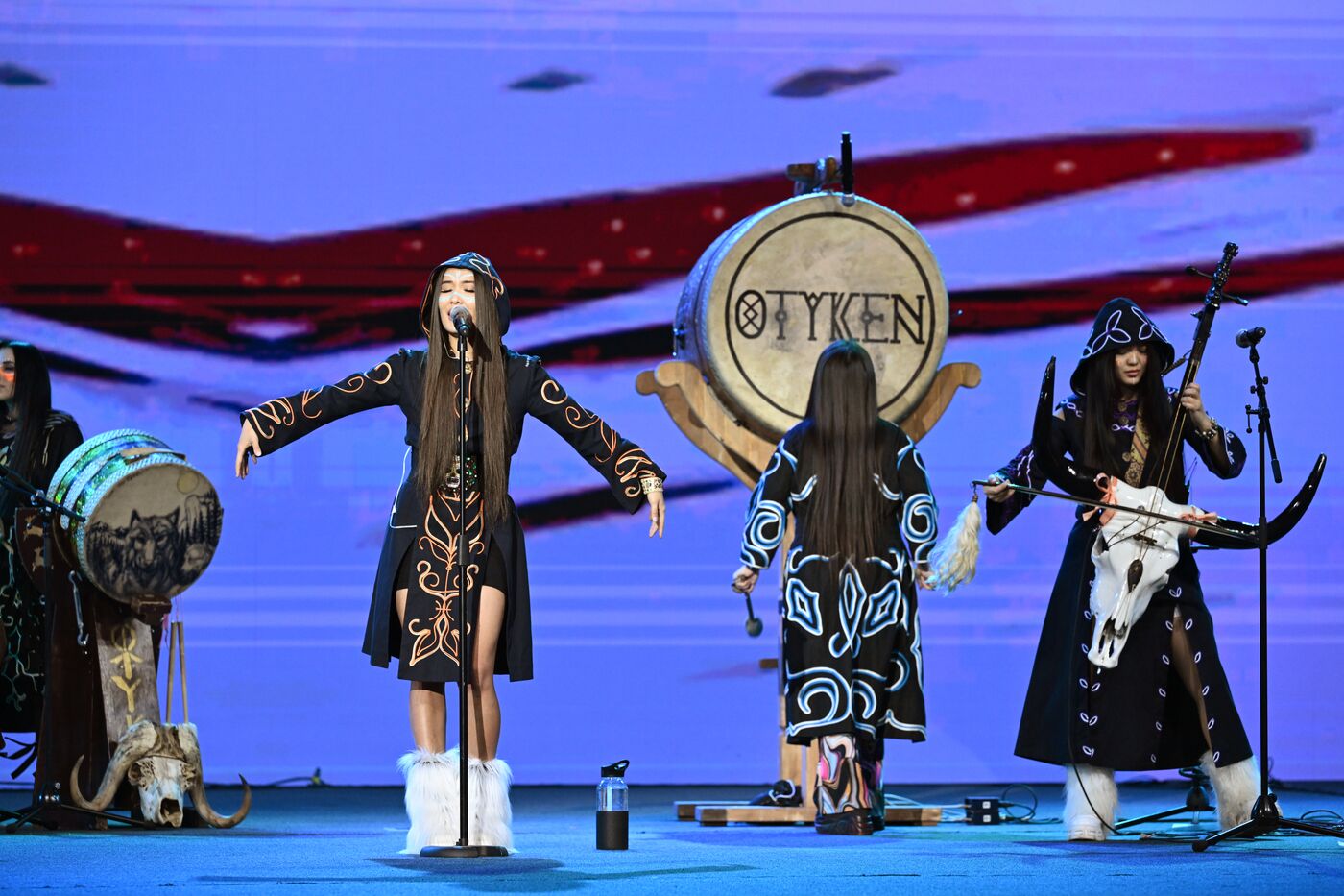 Выставка "Россия". Гала-показ российских школ моды по случаю закрытия Московской недели моды