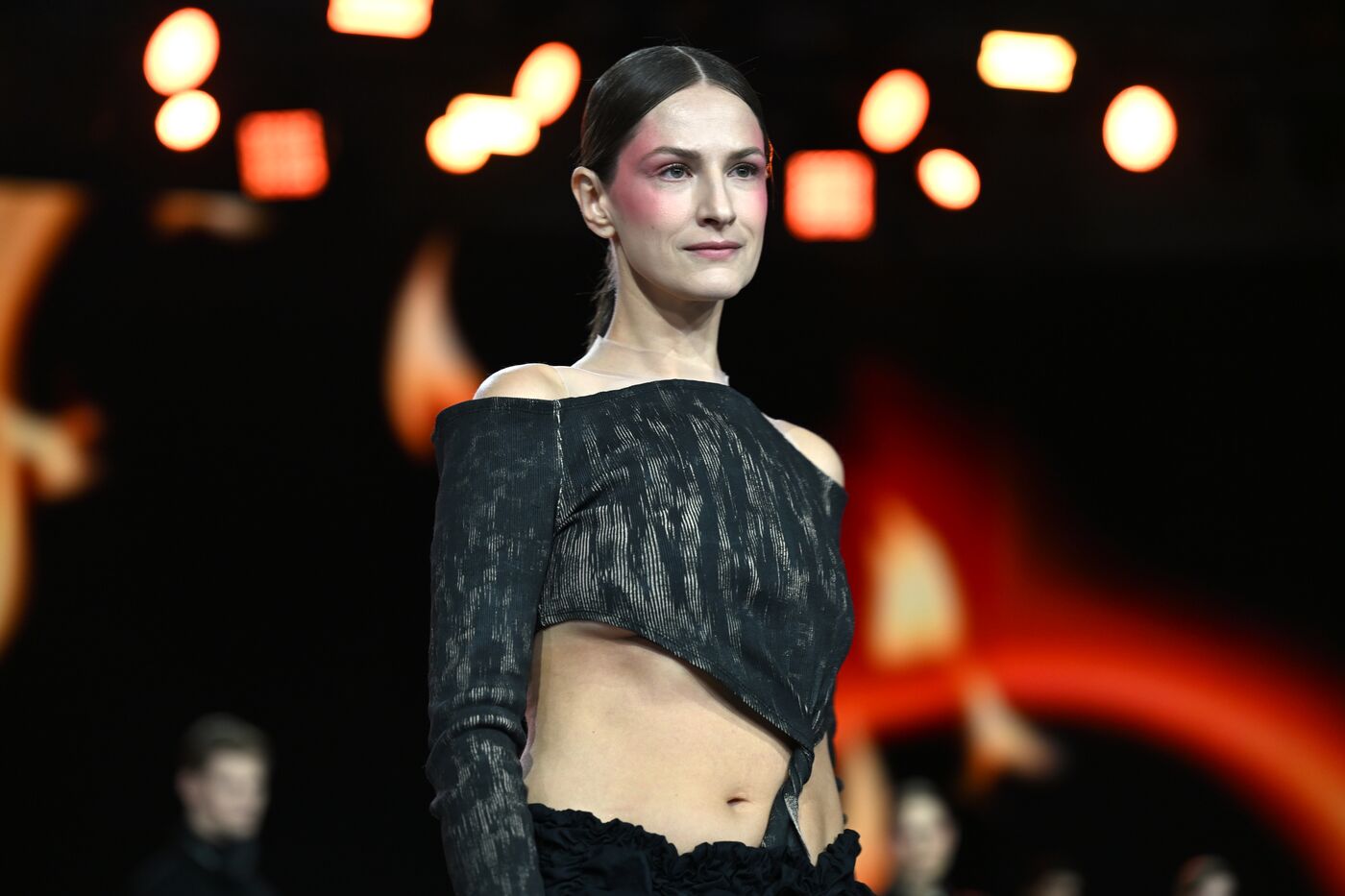 Выставка "Россия". Гала-показ российских школ моды по случаю закрытия Московской недели моды