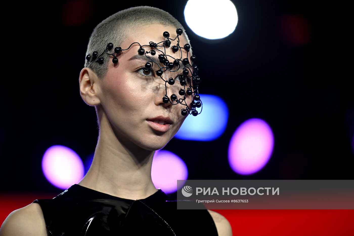 Выставка "Россия". Гала-показ российских школ моды по случаю закрытия Московской недели моды