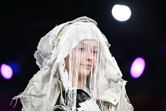 Выставка "Россия". Гала-показ российских школ моды по случаю закрытия Московской недели моды