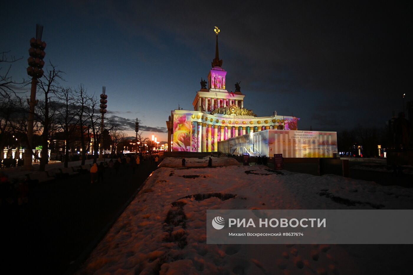 Выставка "Россия". Новое световое шоу в честь Международного женского дня