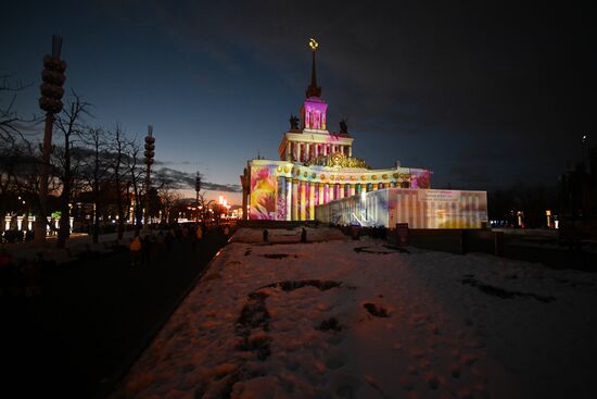 Выставка "Россия". Новое световое шоу в честь Международного женского дня
