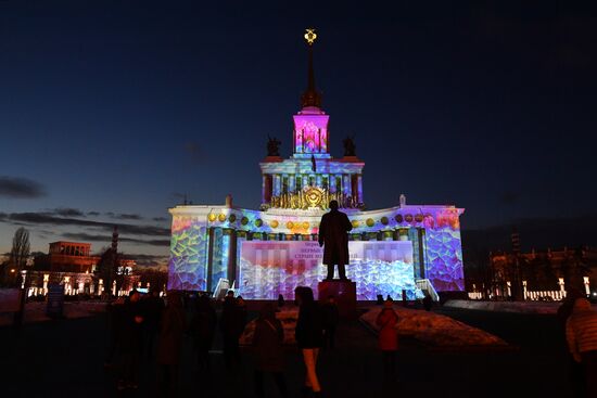 Выставка "Россия". Новое световое шоу в честь Международного женского дня
