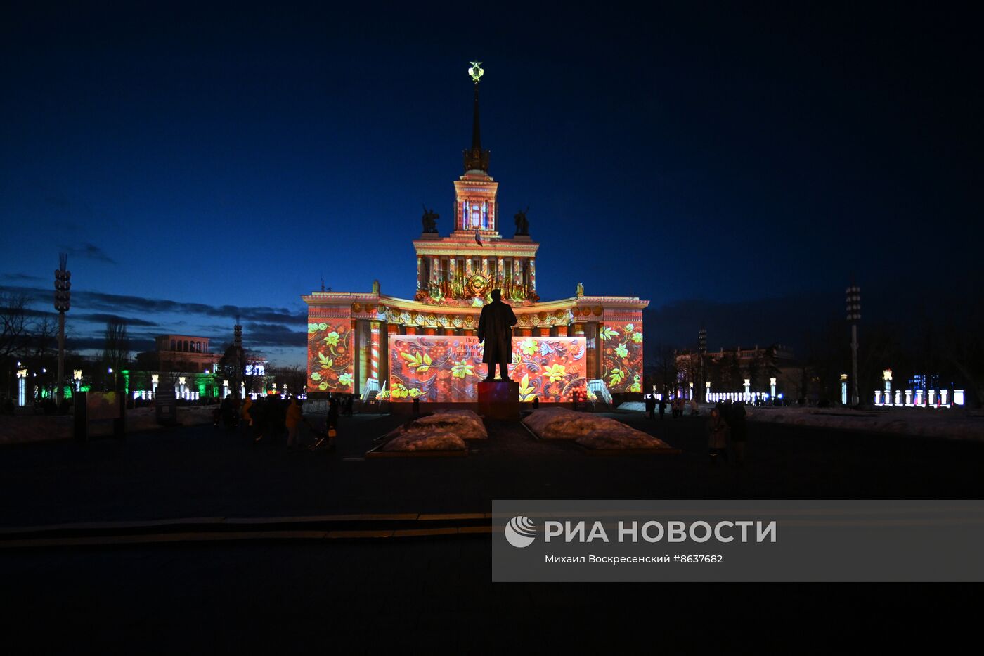 Выставка "Россия". Новое световое шоу в честь Международного женского дня