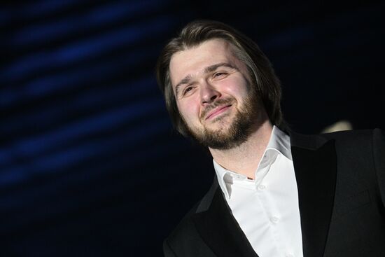 Международная выставка-форум "Россия"
Световое шоу в сопровождении живого оперного пения, павильон №19 "Атом"
Иван Гынгазов, солист Мариинского театра, Михайловского театра и Большого театра России Место: Россия, Москва. Автор: Кирилл Зыков/РИА Новости. Выставка "Россия". Световое шоу в сопровождении живого оперного пения