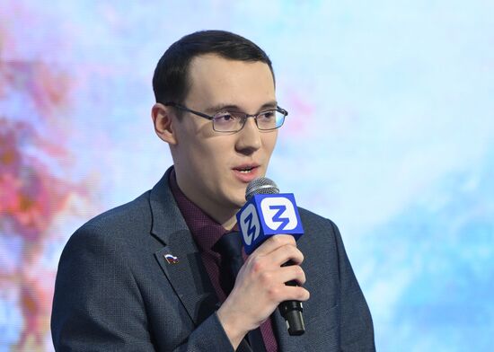 Международная выставка-форум "Россия"
Ток-шоу "Карьера в России", Павильон № 55 "Дом молодежи"
Владислав Баландин, эксперт Отдела разработки и сопровождения нормативных актов Управления регулирования и методологии надзора в системе кредитной
информации Департамента управления данными Центрального Аппарата Банка России
Место: Россия, Москва. Автор: Максим Блинов/РИА Новости. Выставка "Россия". Ток-шоу "Карьера в России"