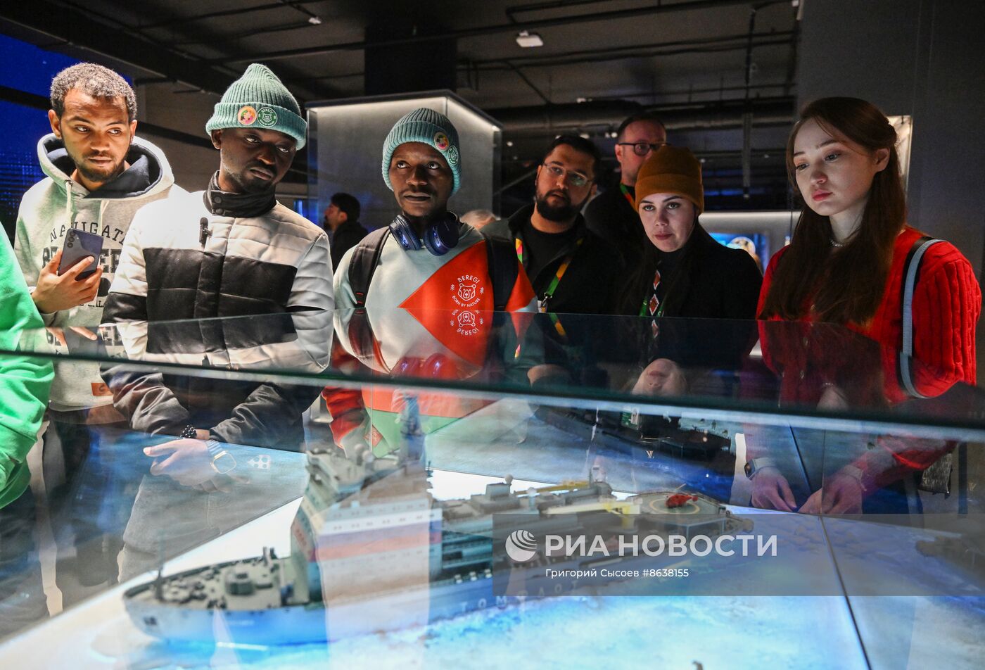 Выставка "Россия". Экскурсия участников ВФМ