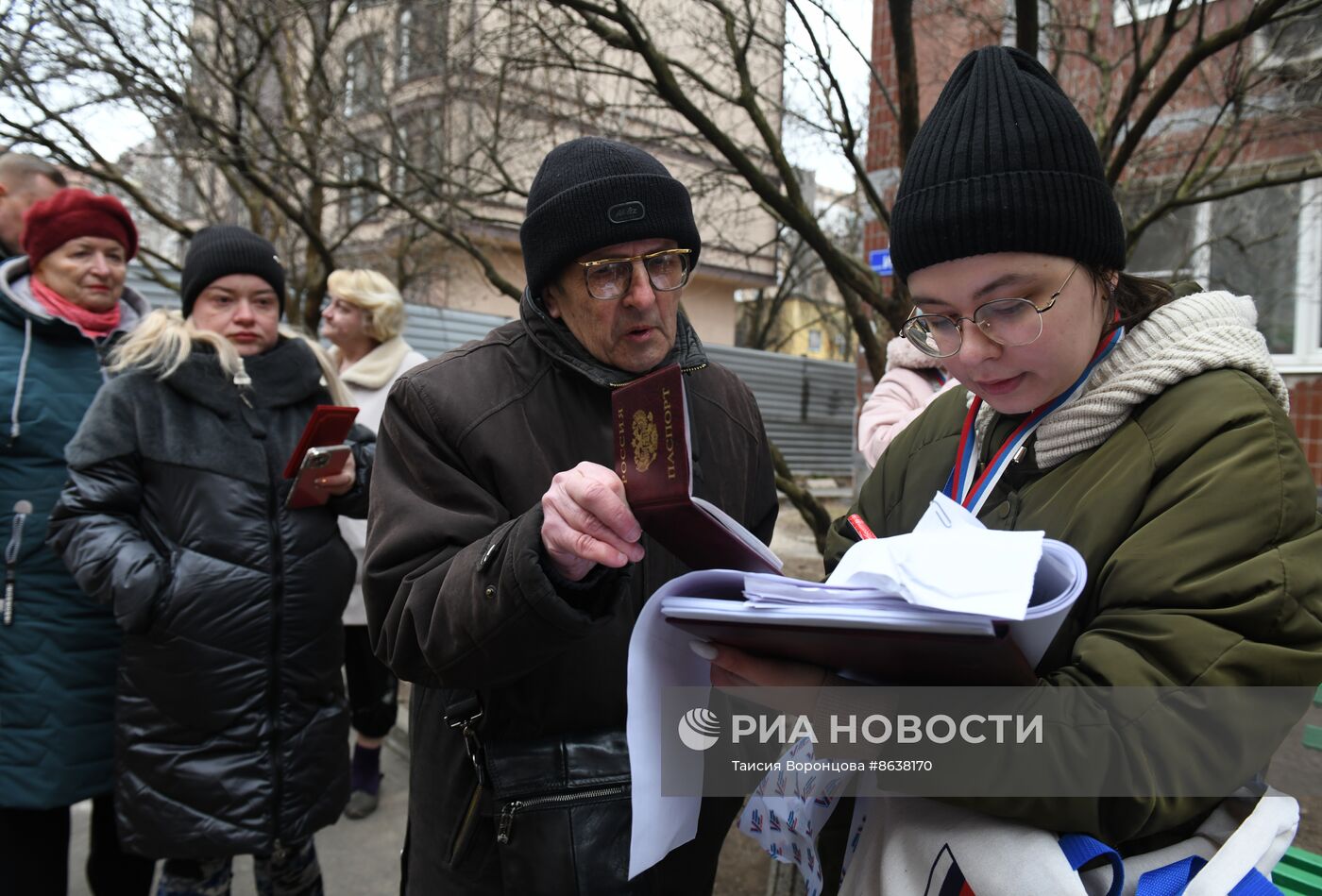 Досрочное голосование на выборах президента РФ началось в ДНР