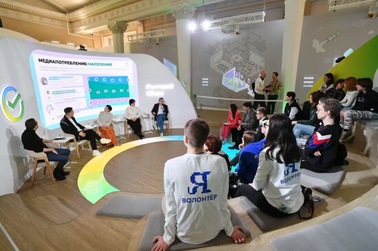 Выставка "Россия". Дискуссия о влиянии медиа на ценностные ориентиры молодежи