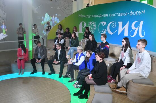 Выставка "Россия". Дискуссия о влиянии медиа на ценностные ориентиры молодежи