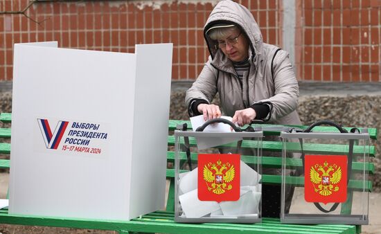 Досрочное голосование на выборах президента РФ началось в ДНР