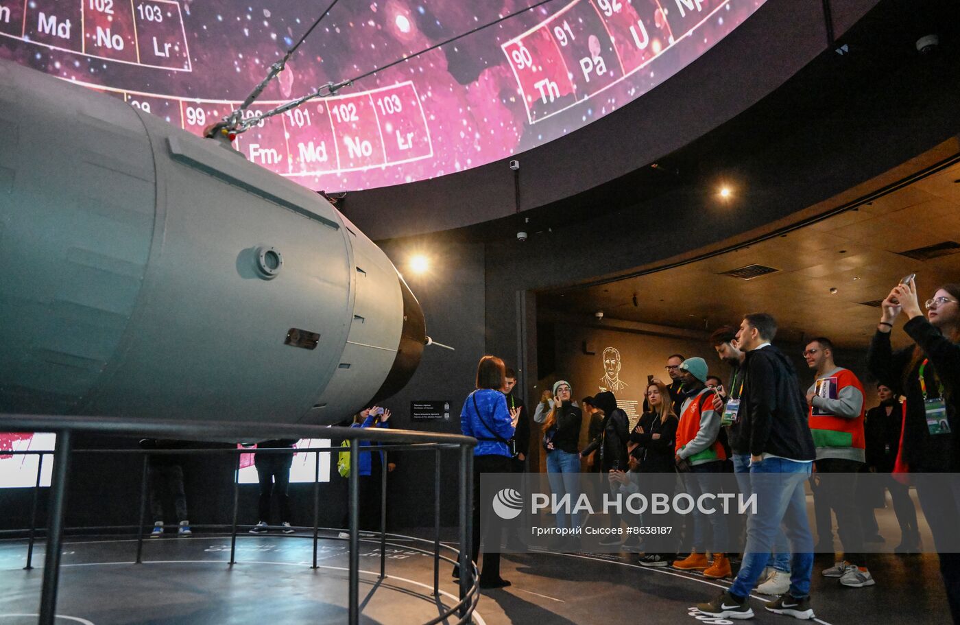 Выставка "Россия". Экскурсия участников ВФМ