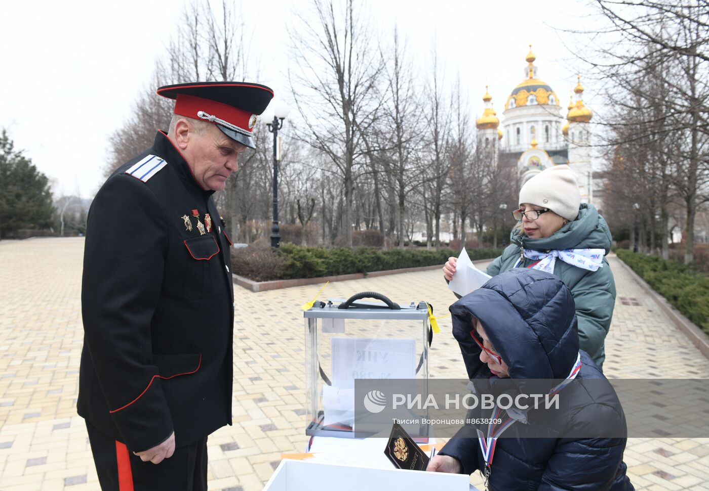 Досрочное голосование на выборах президента РФ началось в ДНР