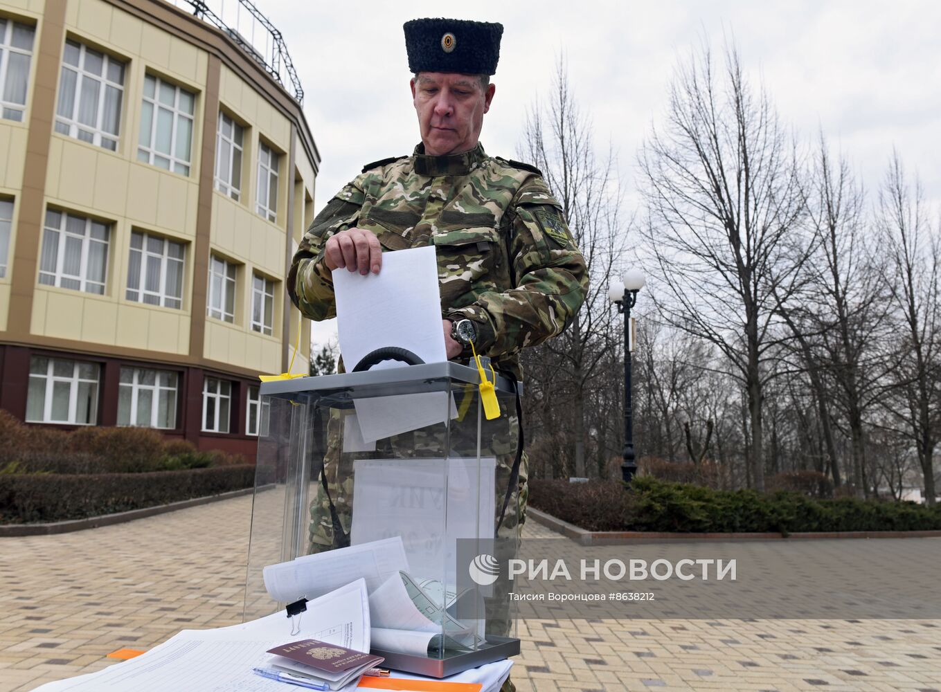 Досрочное голосование на выборах президента РФ началось в ДНР