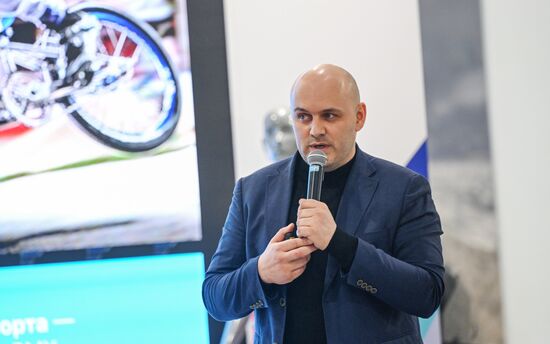 Международная выставка-форум "Россия"
День Федерации велосипедного спорта России
Павел Костюков, главный тренер сборной России по велоспорту - ВМХ Место: Россия, Москва. Автор: Григорий Сысоев/РИА Новости. Выставка "Россия". День Федерации велосипедного спорта России