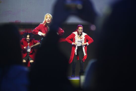 Международная выставка-форум "Россия"
Турнир по кей-поп кавер танцам "MDKM KPD K2", Павильон № 55 "Дом молодежи" Место: Россия, Москва. Автор: Михаил Воскресенский/РИА Новости. Выставка "Россия". Турнир по кей-поп кавер танцам "MDKM KPD K2"