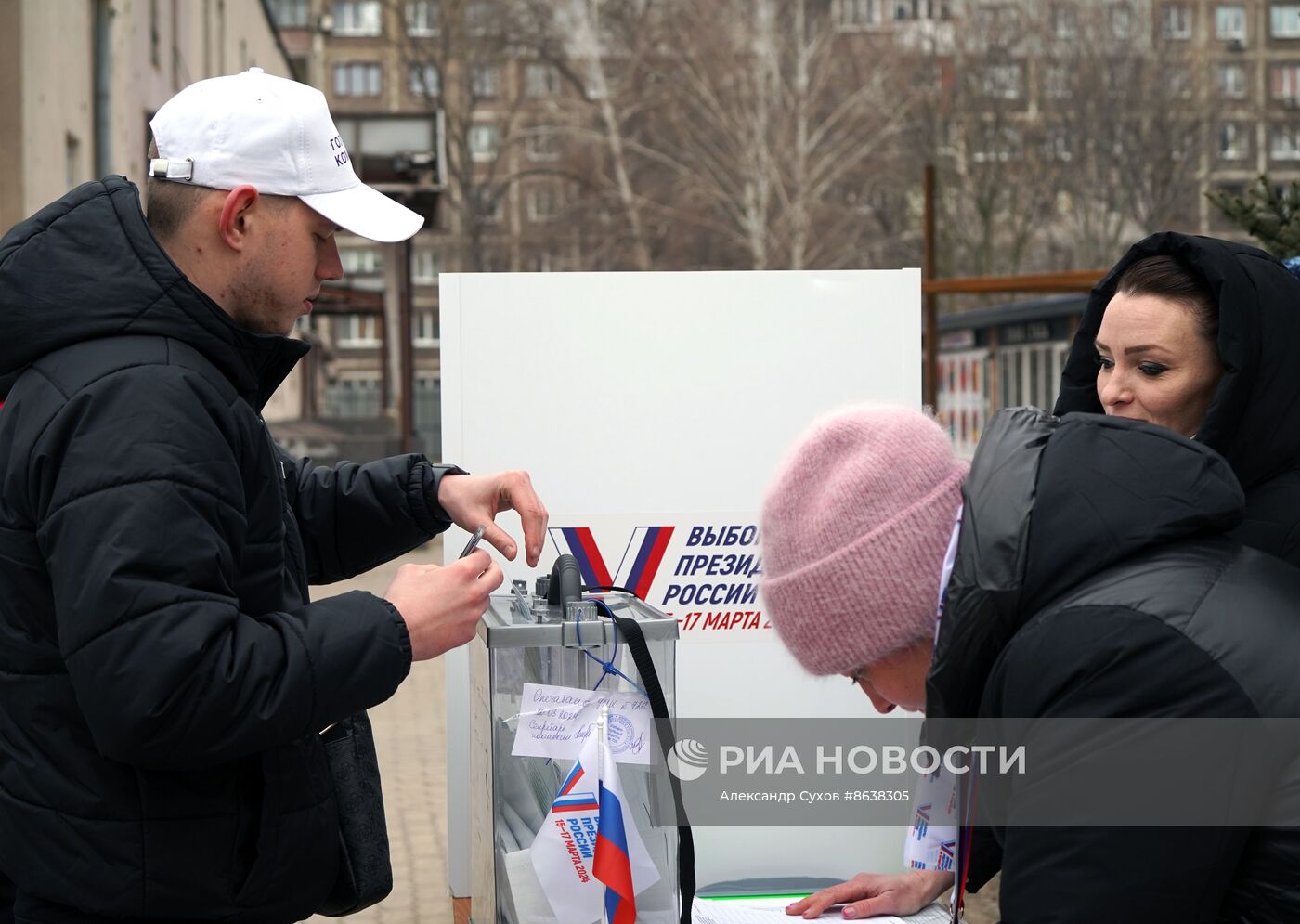 Досрочное голосование на выборах президента РФ началось в ДНР