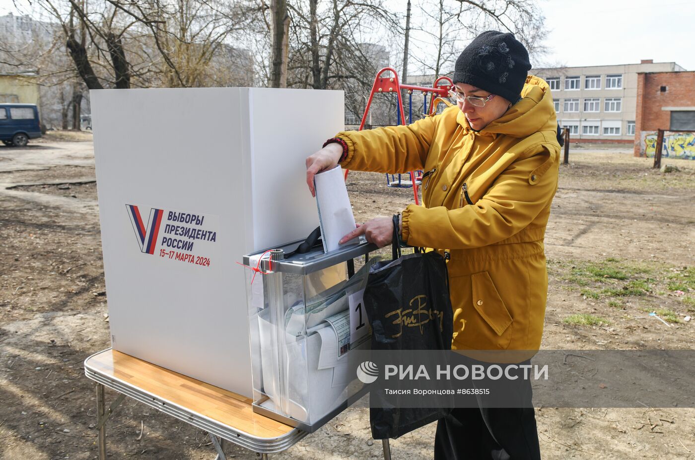 Досрочное голосование на выборах президента РФ началось в ДНР