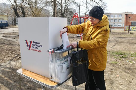 Досрочное голосование на выборах президента РФ началось в ДНР