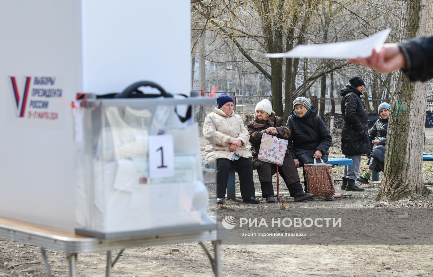 Досрочное голосование на выборах президента РФ началось в ДНР